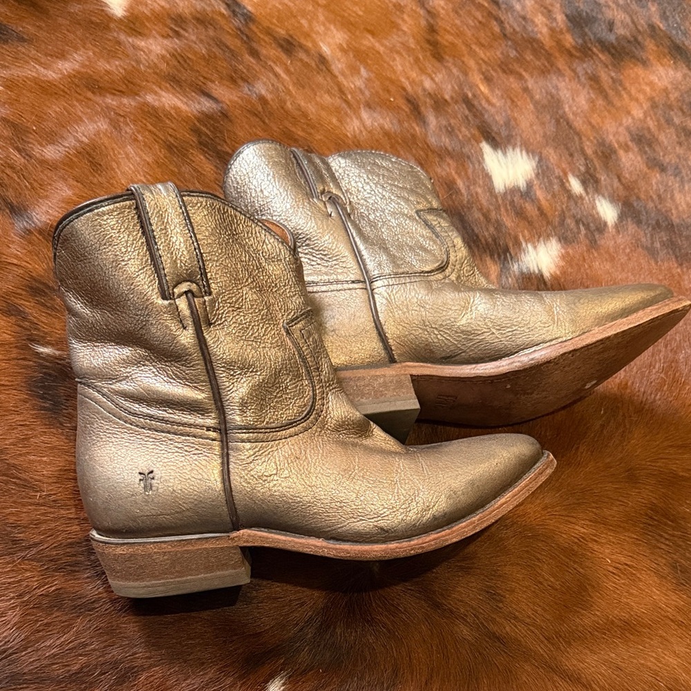 Frye Women's Billy Short Gold Metallic Western Boot size 8